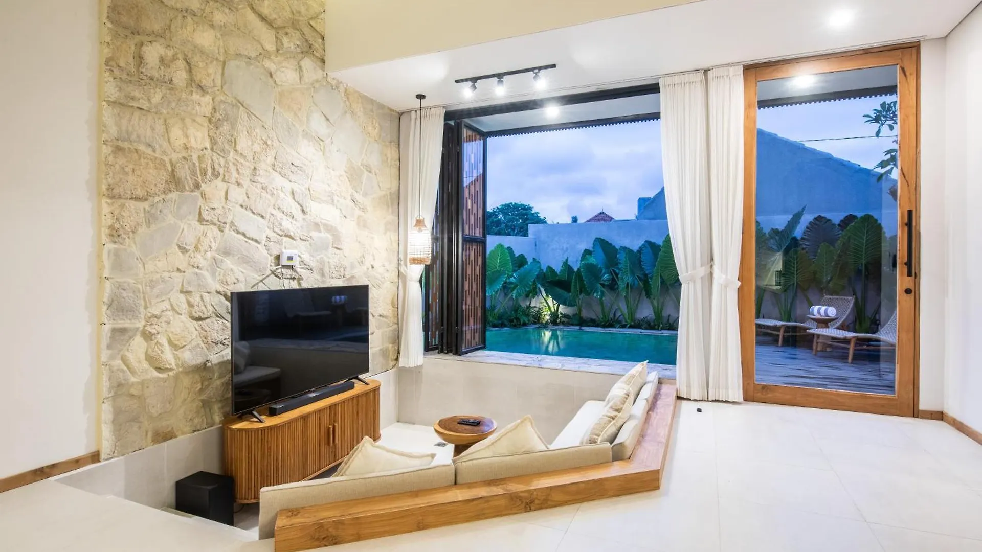 Cozy Villa With Pool In The Center Of Ubud 0*,